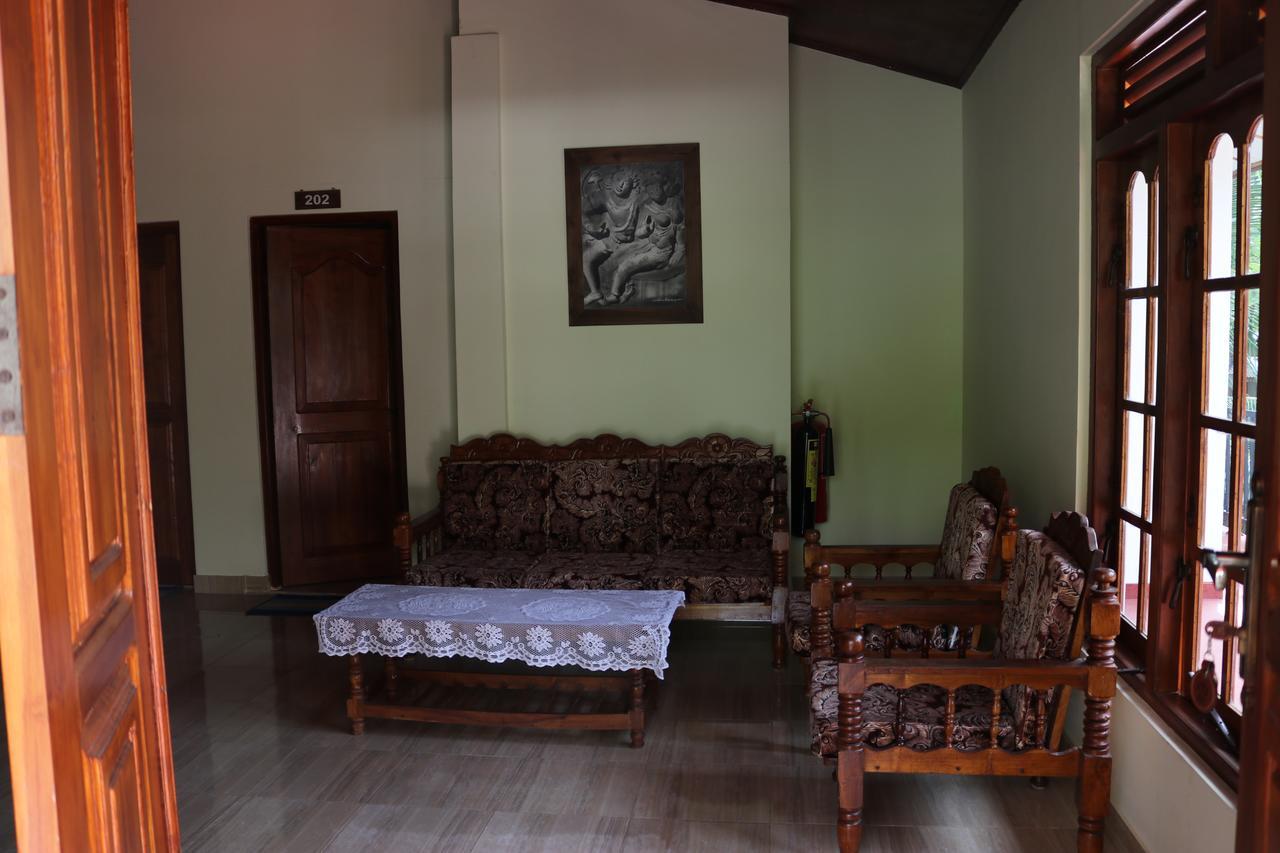 Sanasuma Rest Hotel Anuradhapura Exterior photo